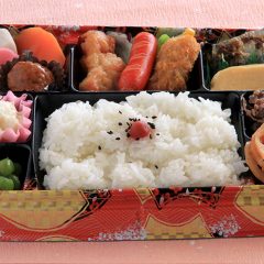 バラエティ弁当　￥590