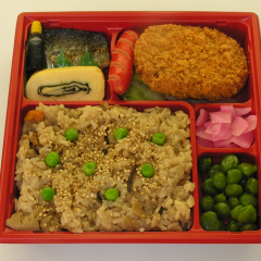 炊き込みごはん弁当　￥460